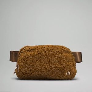 NWT Lululemon everywhere belt bag 1L fleece